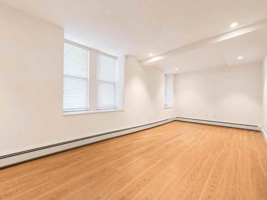 241 Ocean Pkwy - Photo 5 of 10