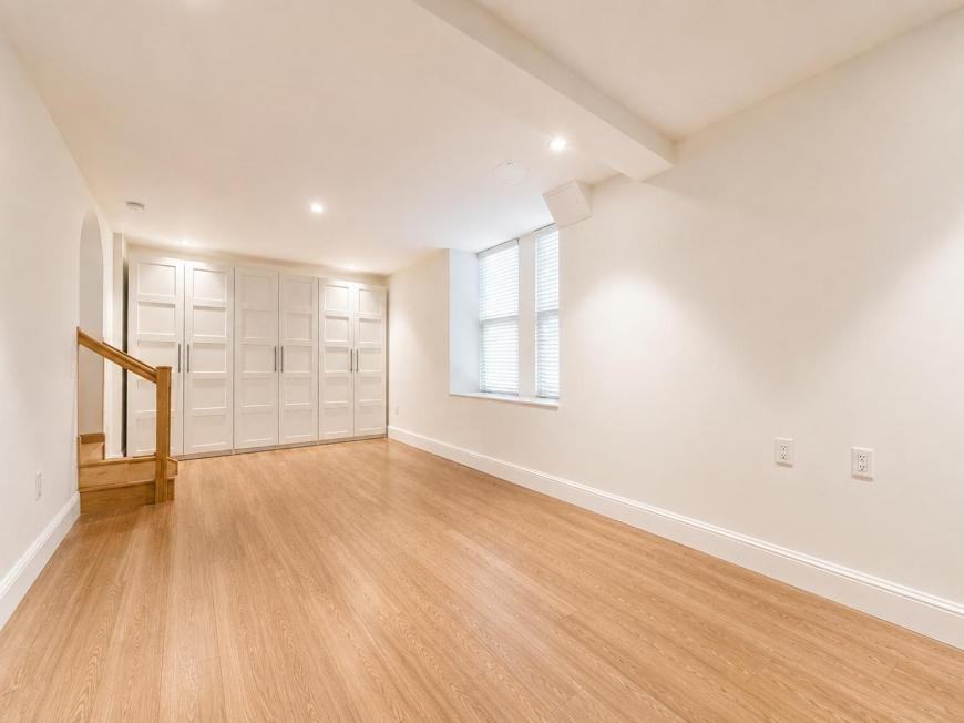 241 Ocean Pkwy - Photo 6 of 10