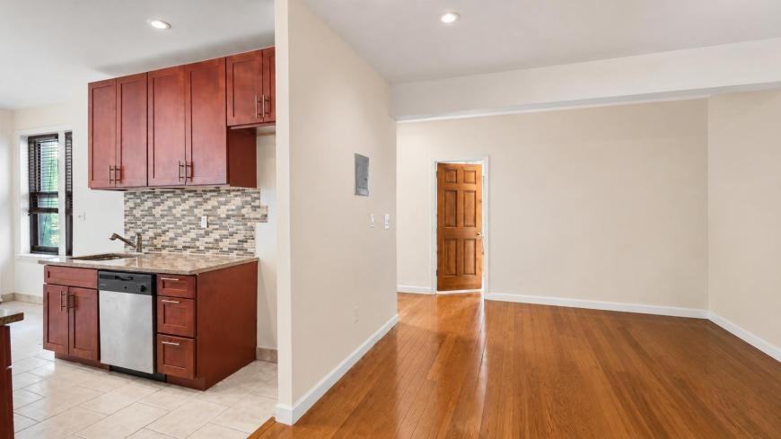 30 Dongan Pl - Photo 2 of 9