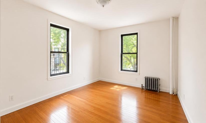 30 Dongan Pl - Photo 6 of 9