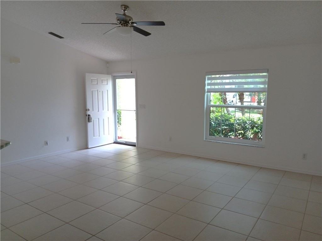 757 Brookedge Ter - Photo 3 of 33