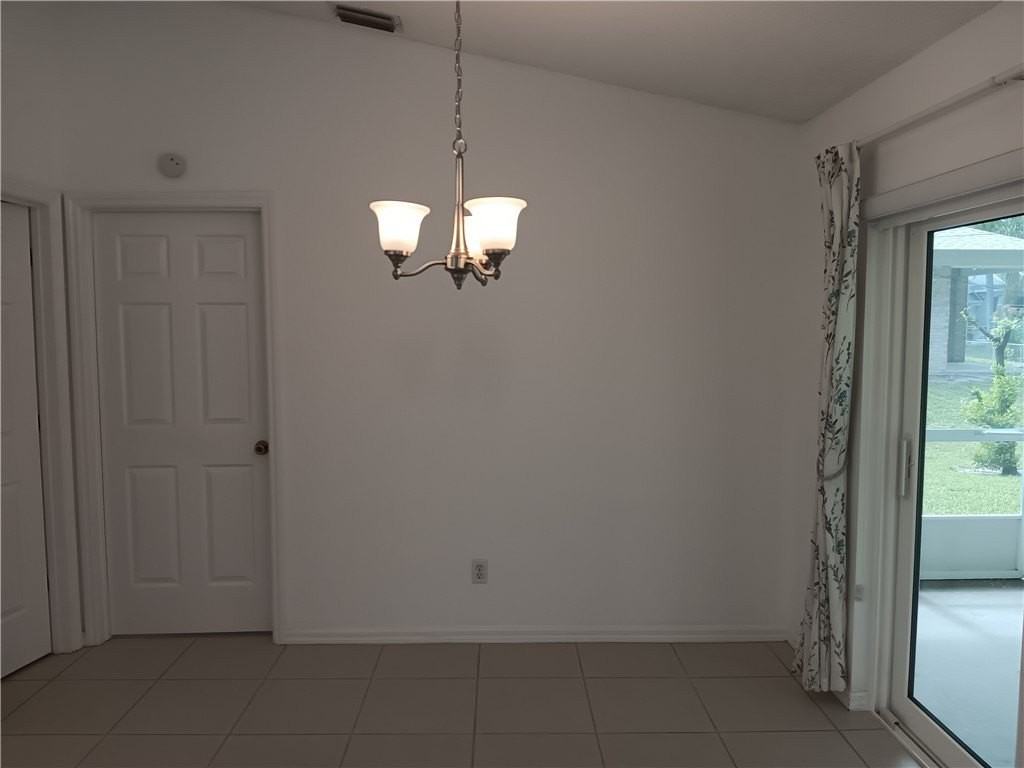 757 Brookedge Ter - Photo 5 of 33