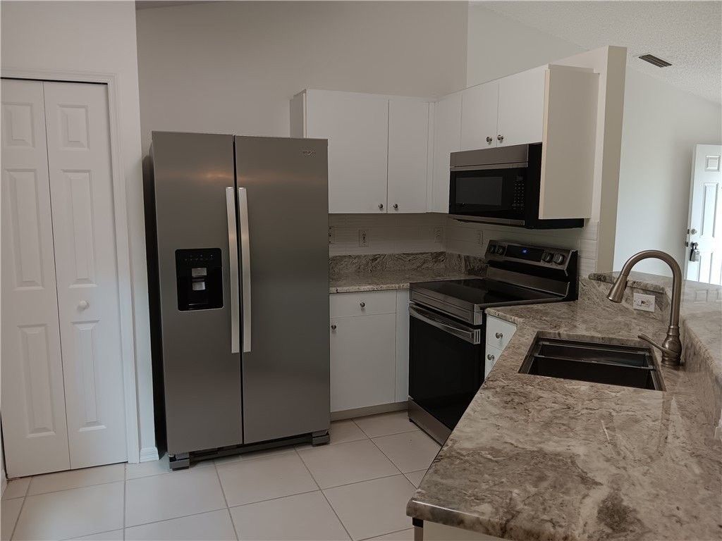 757 Brookedge Ter - Photo 6 of 33