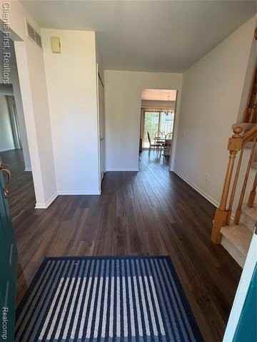7043 Foxridge Dr - Photo 4 of 49