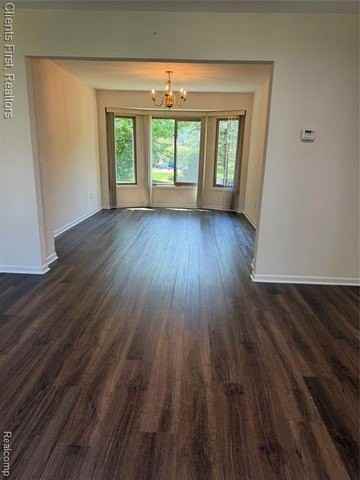7043 Foxridge Dr - Photo 5 of 49
