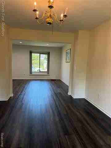 7043 Foxridge Dr - Photo 7 of 49