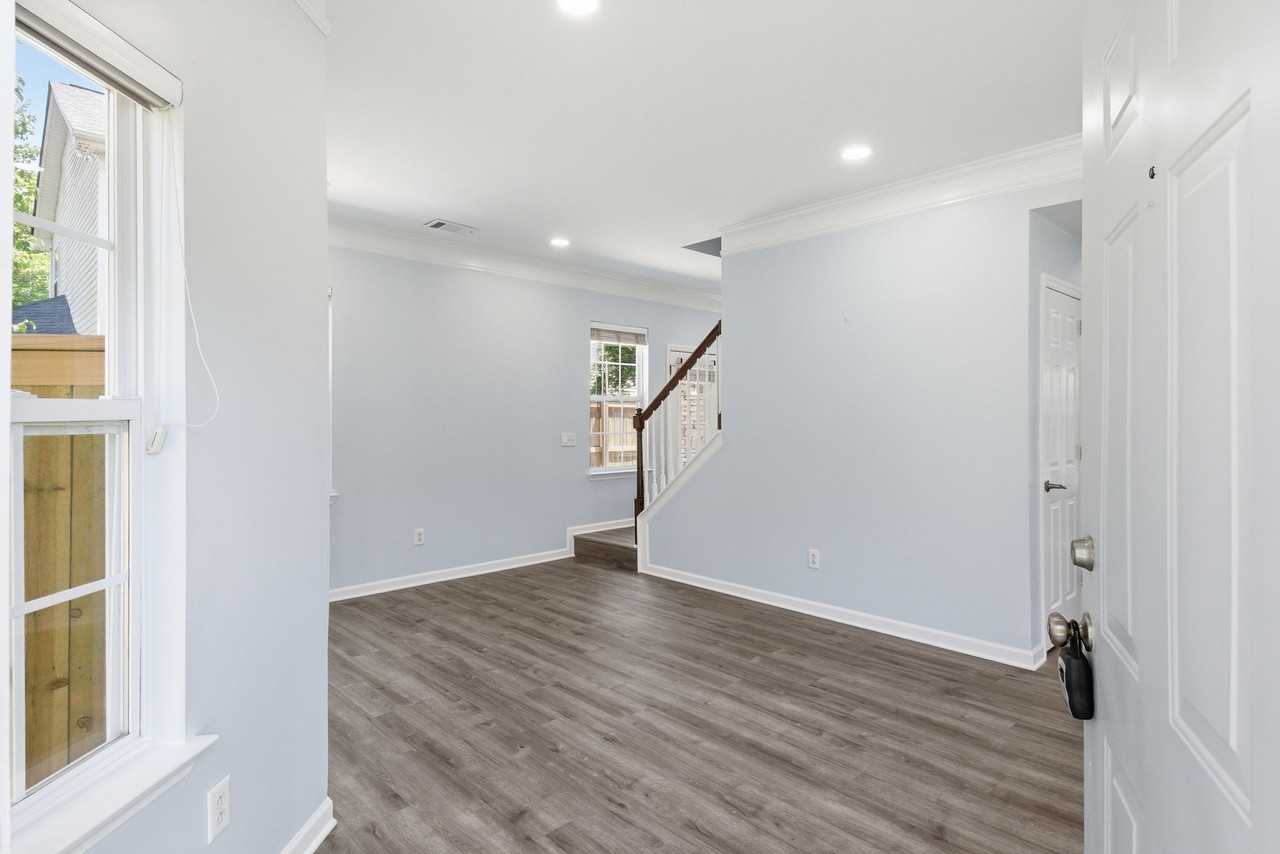 85 Heaton Close #1 - Photo 5 of 34