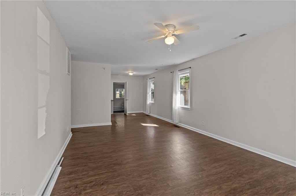 1708 48th St - Photo 3 of 48