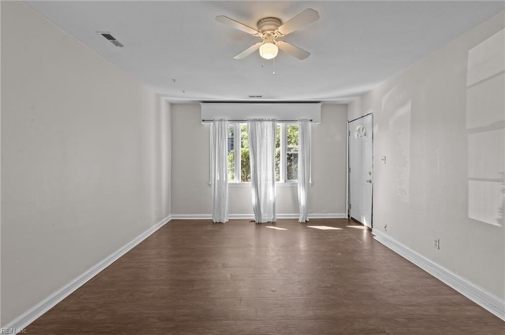 1708 48th St - Photo 4 of 48