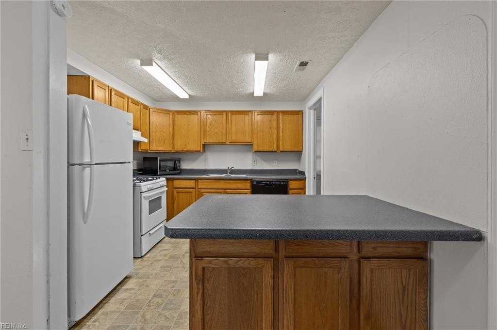 1708 48th St - Photo 6 of 48
