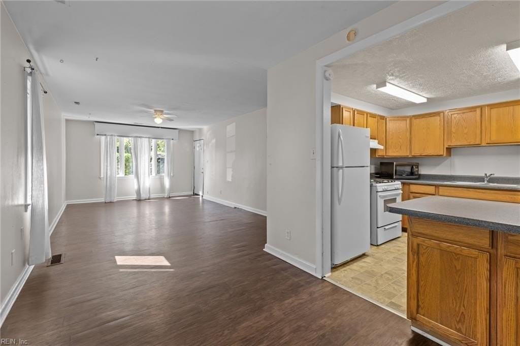 1708 48th St - Photo 7 of 48