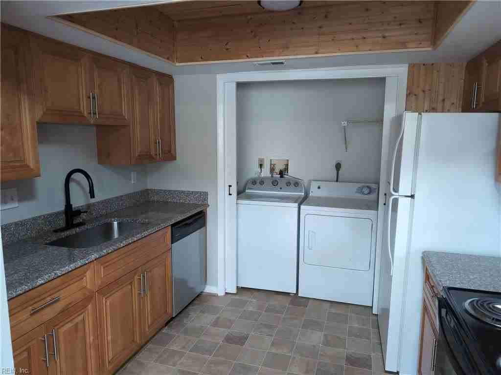 526 Glenn Regis Way - Photo 4 of 15