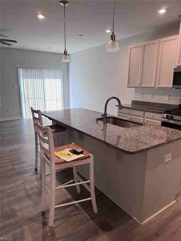 112 Stegg St - Photo 5 of 22