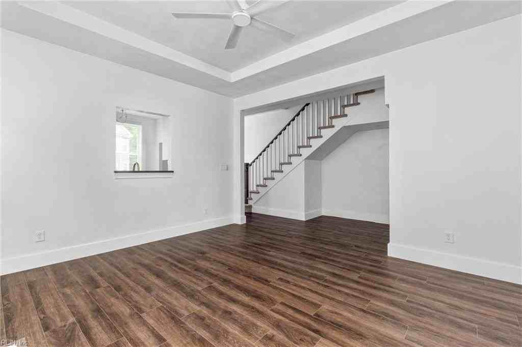 410 W 29th St - Photo 7 of 40