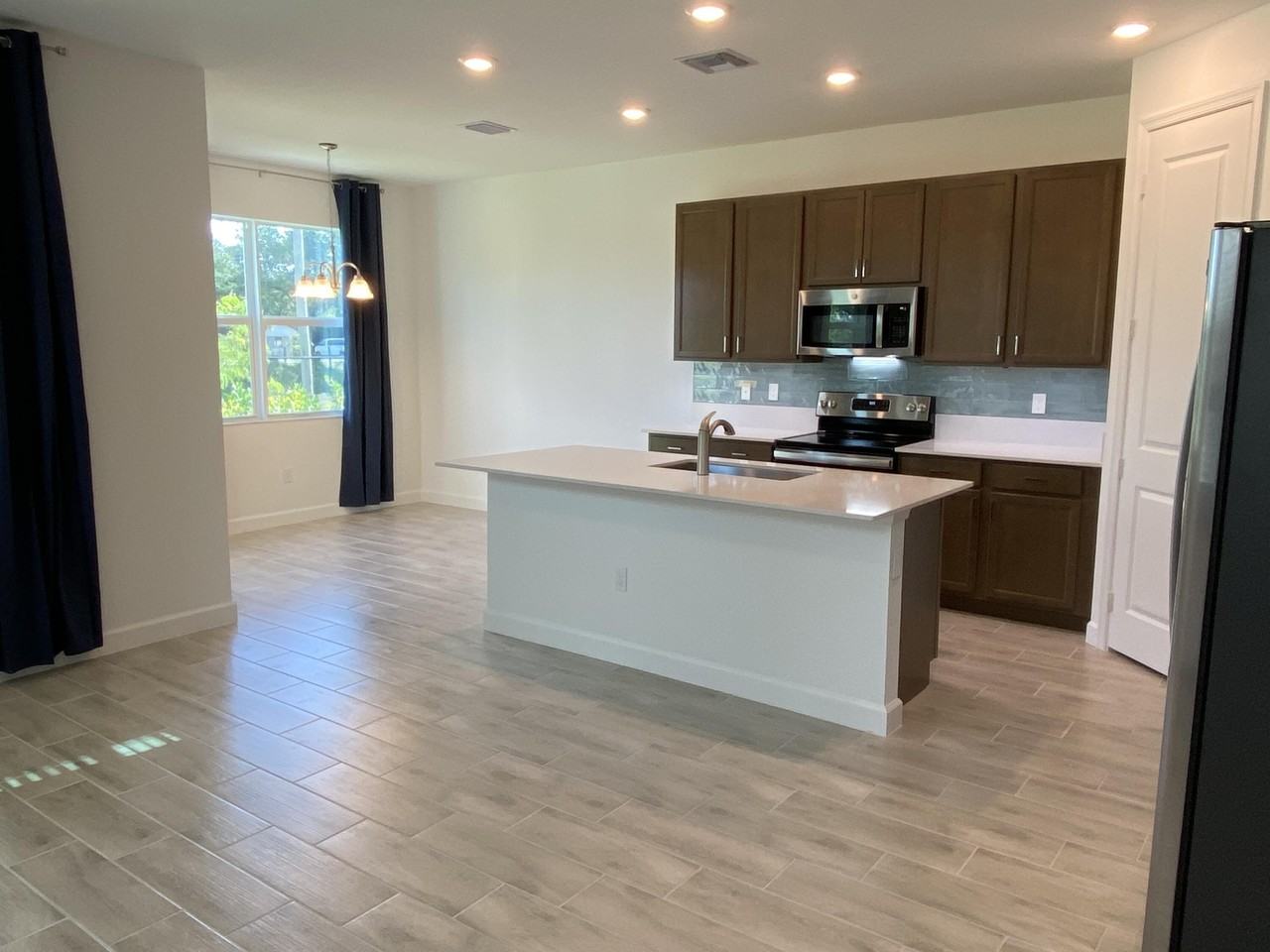 9001 Zevon Ct - Photo 4 of 19