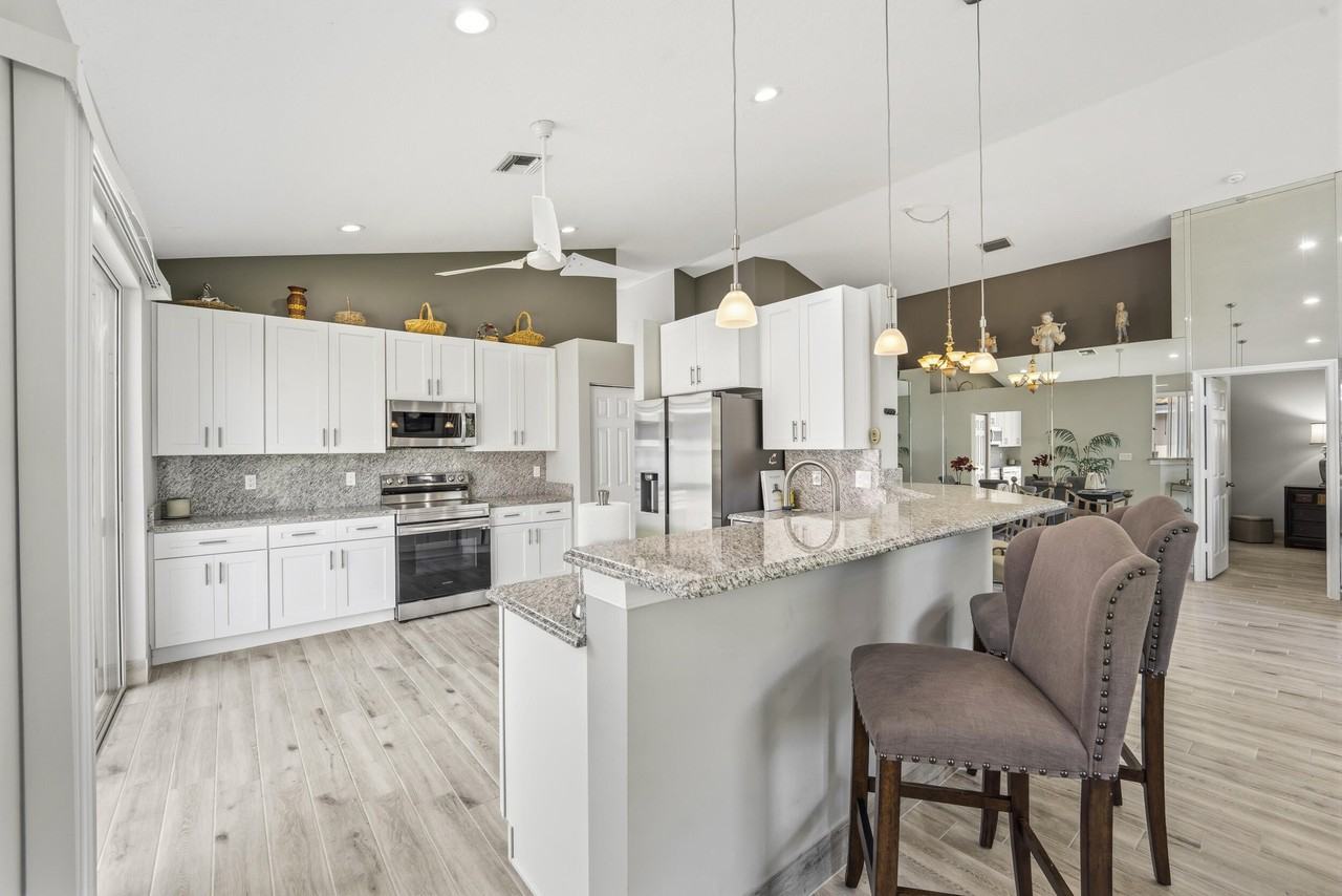 3198 Se Carrick Green Ct - Photo 4 of 35