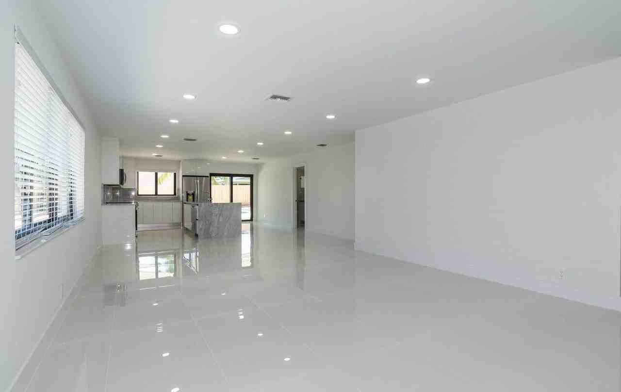 524 Nw 53rd St - Photo 5 of 36