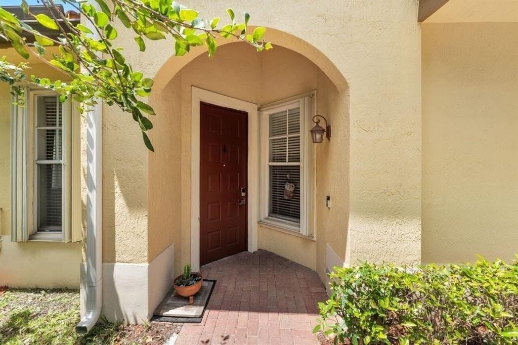 5812 Nw 119th Ter - Photo 4 of 44