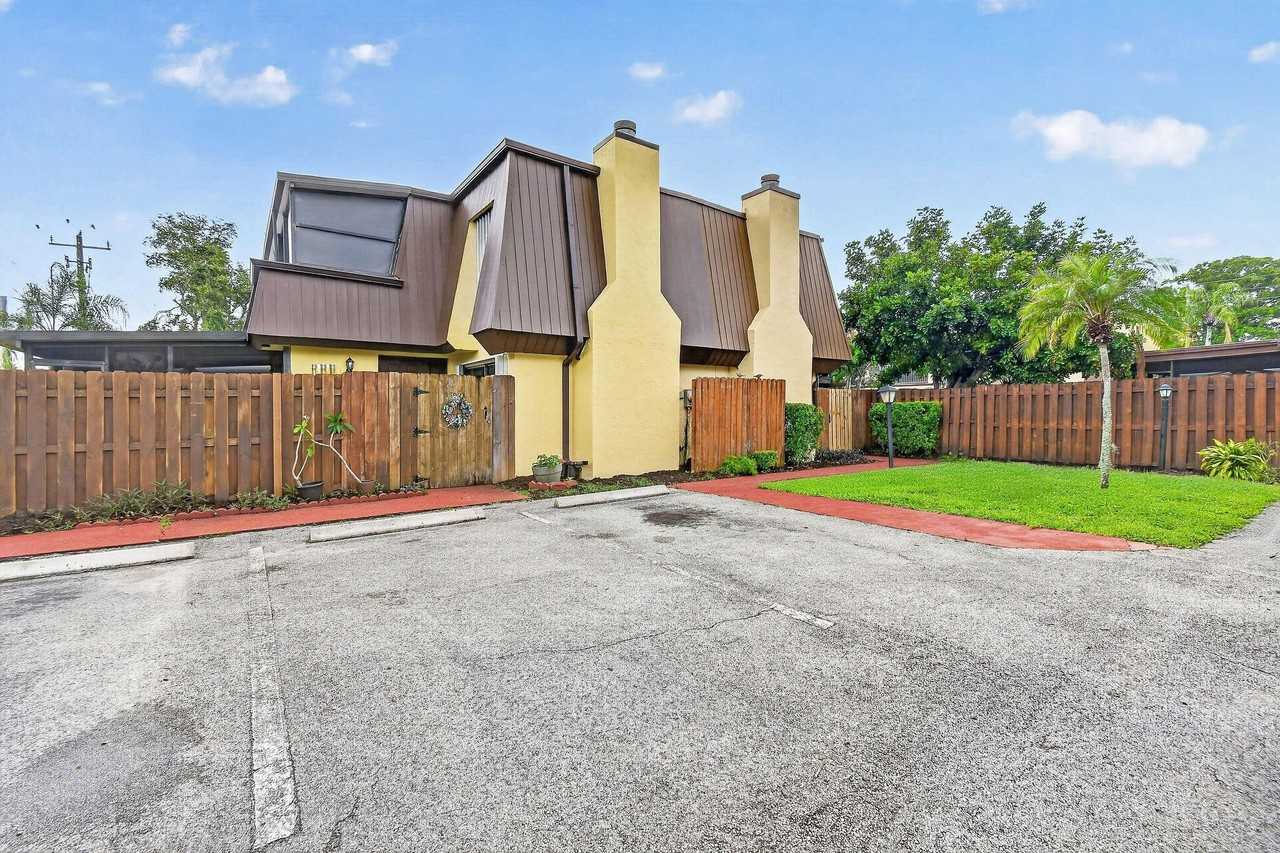 3502 Gardens East Dr #B - Photo 3 of 50