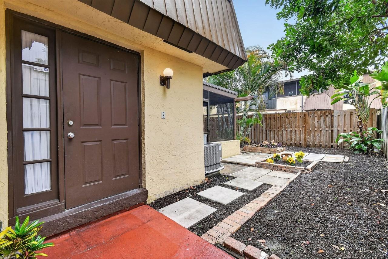 3502 Gardens East Dr #B - Photo 5 of 50