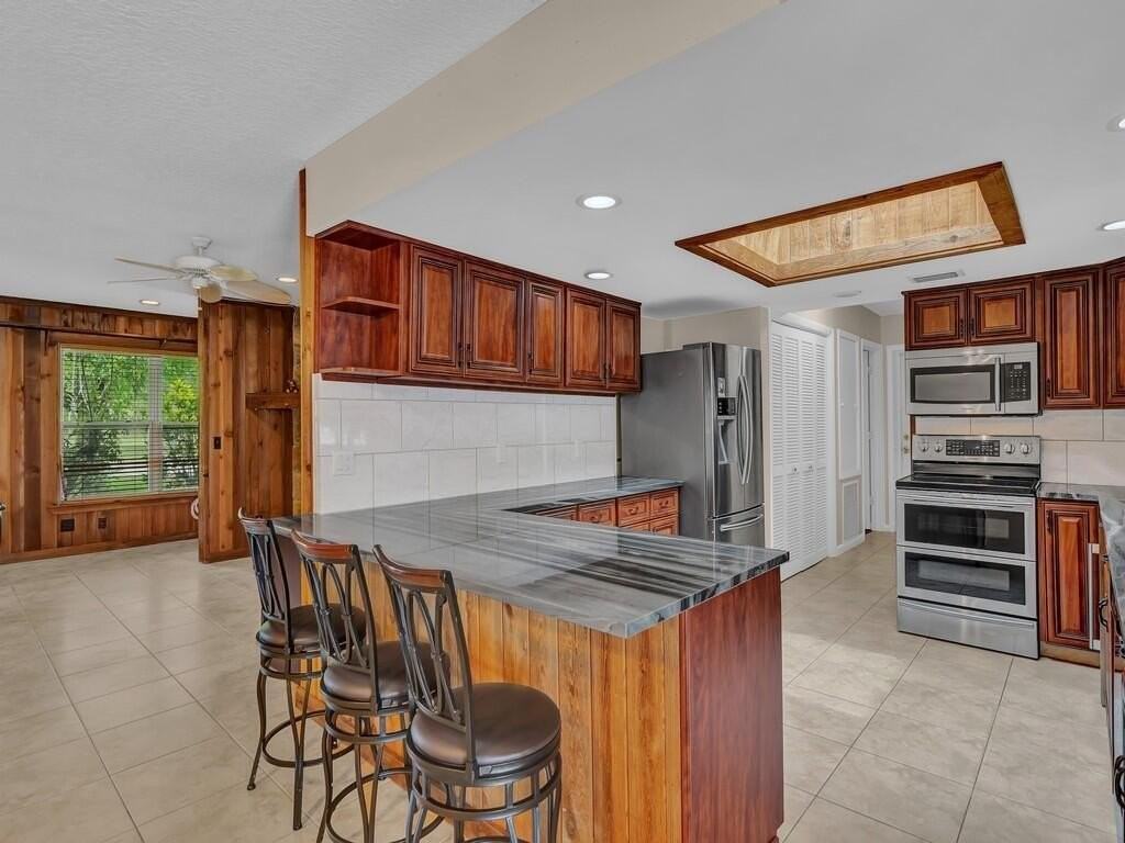 725 4th Ave Sw - Photo 3 of 24