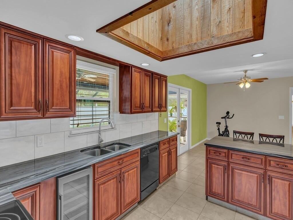 725 4th Ave Sw - Photo 7 of 24