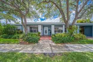 2201 N Lakeside Dr - Photo 1 of 1