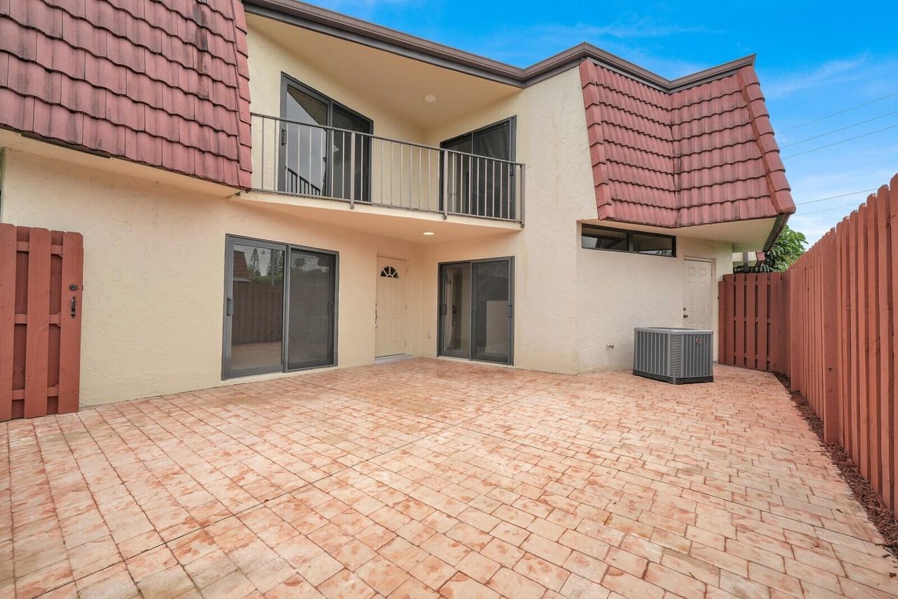 3878 Victoria Dr - Photo 4 of 32