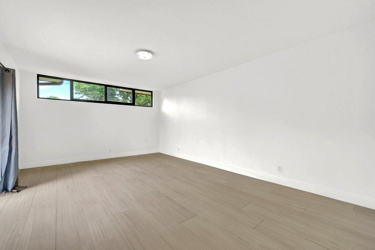 3878 Victoria Dr - Photo 6 of 32