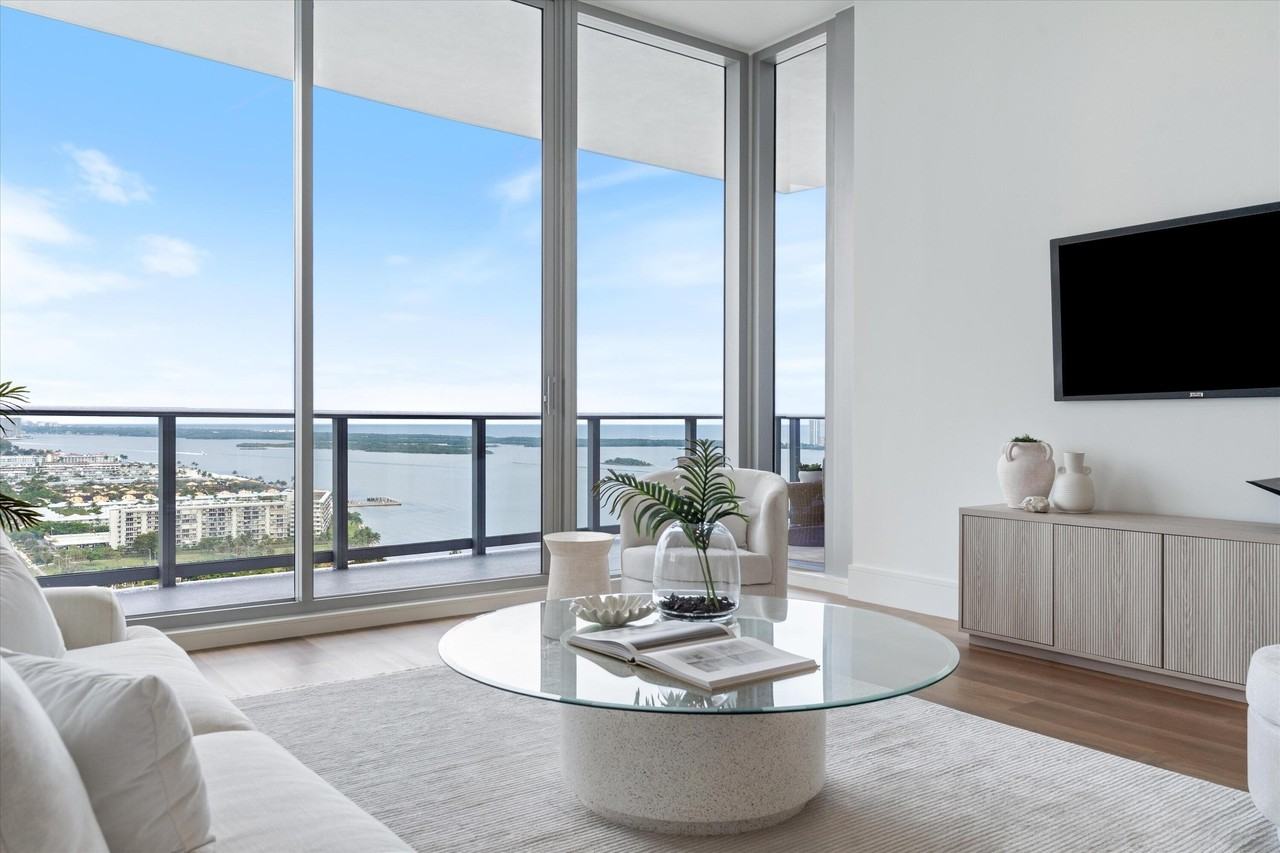 220 Lake Shore Dr #2305