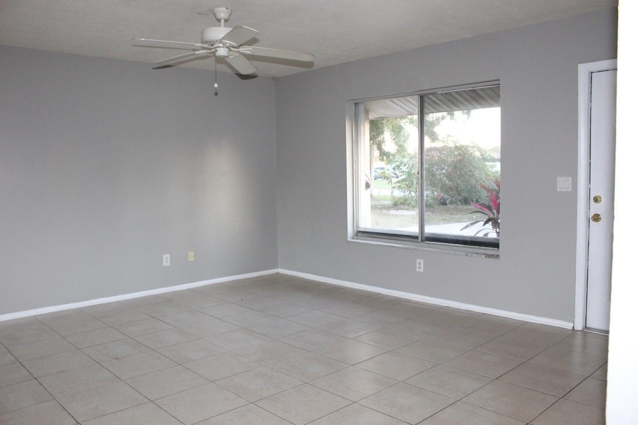 1618 Se Elkhart Ter - Photo 2 of 16