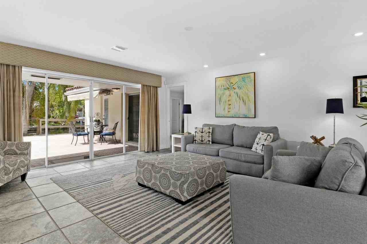 1418 Ne 57th Pl - Photo 5 of 40