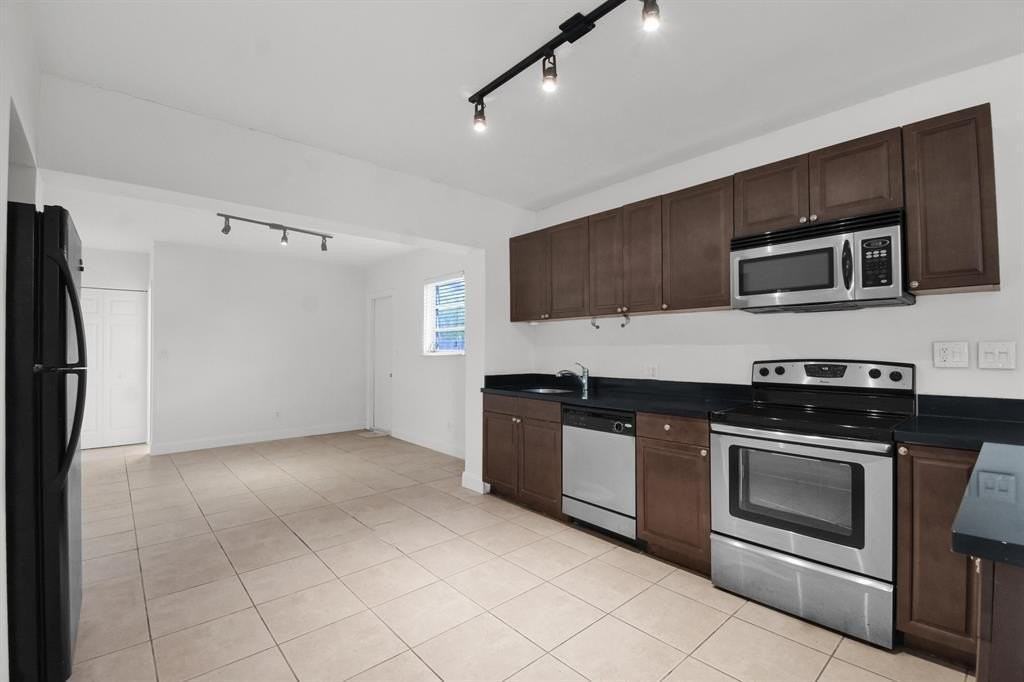 1116 S 17th Ave - Photo 2 of 12