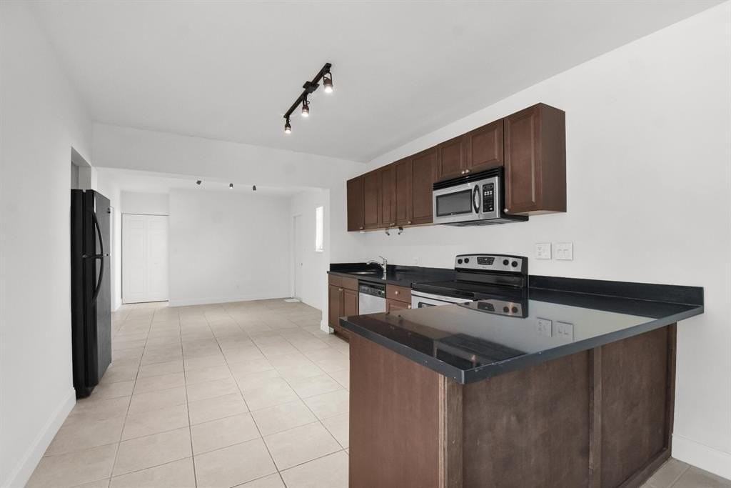 1116 S 17th Ave - Photo 3 of 12