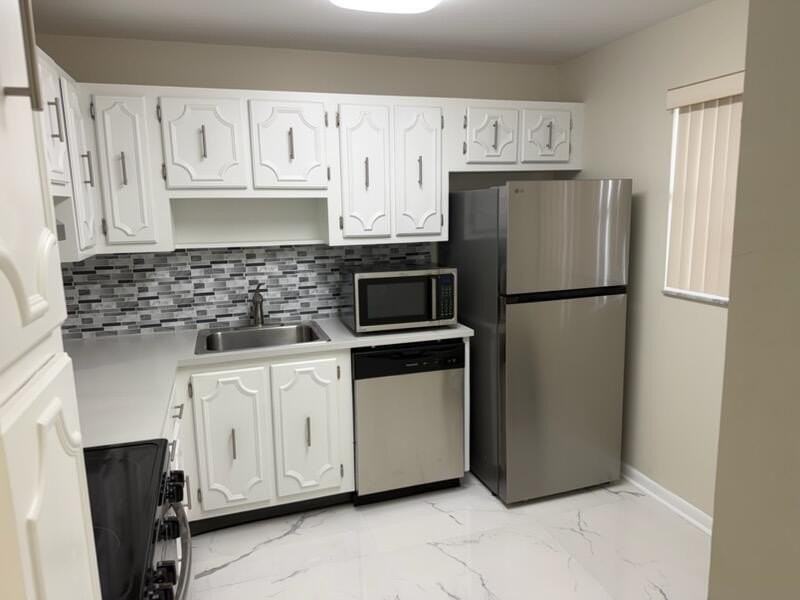 3000 Riverside Dr #201-1 - Photo 4 of 10
