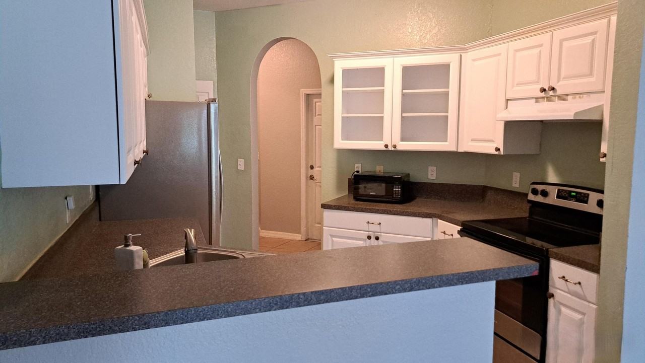 862 Pipers Cay Dr - Photo 3 of 9