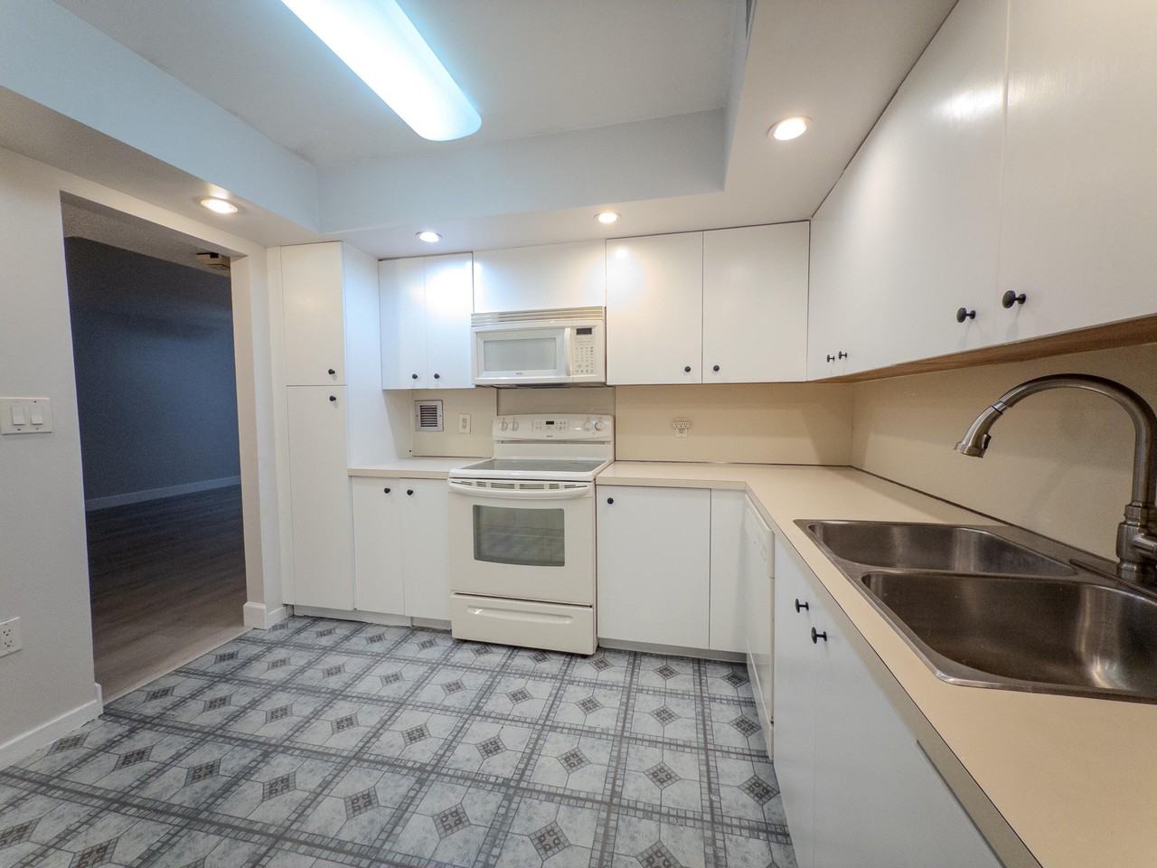 2800 N 46th Ave #A502 - Photo 2 of 26