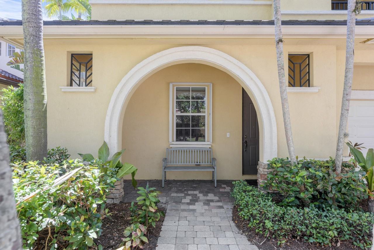 1043 Vintner Blvd - Photo 4 of 50