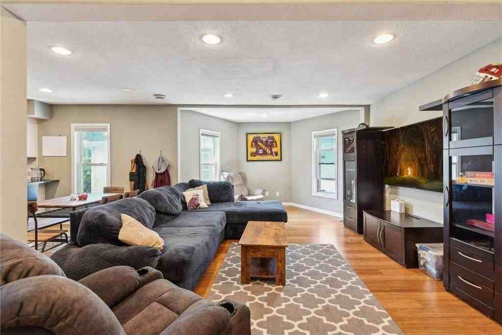 3023 Dupont Ave S #2 - Photo 6 of 27