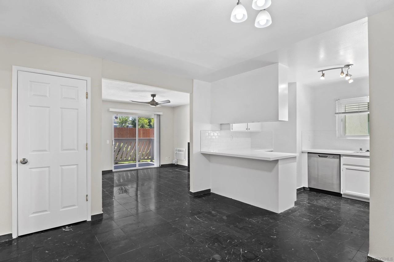 512 Sandalwood Pl #7 - Photo 2 of 30