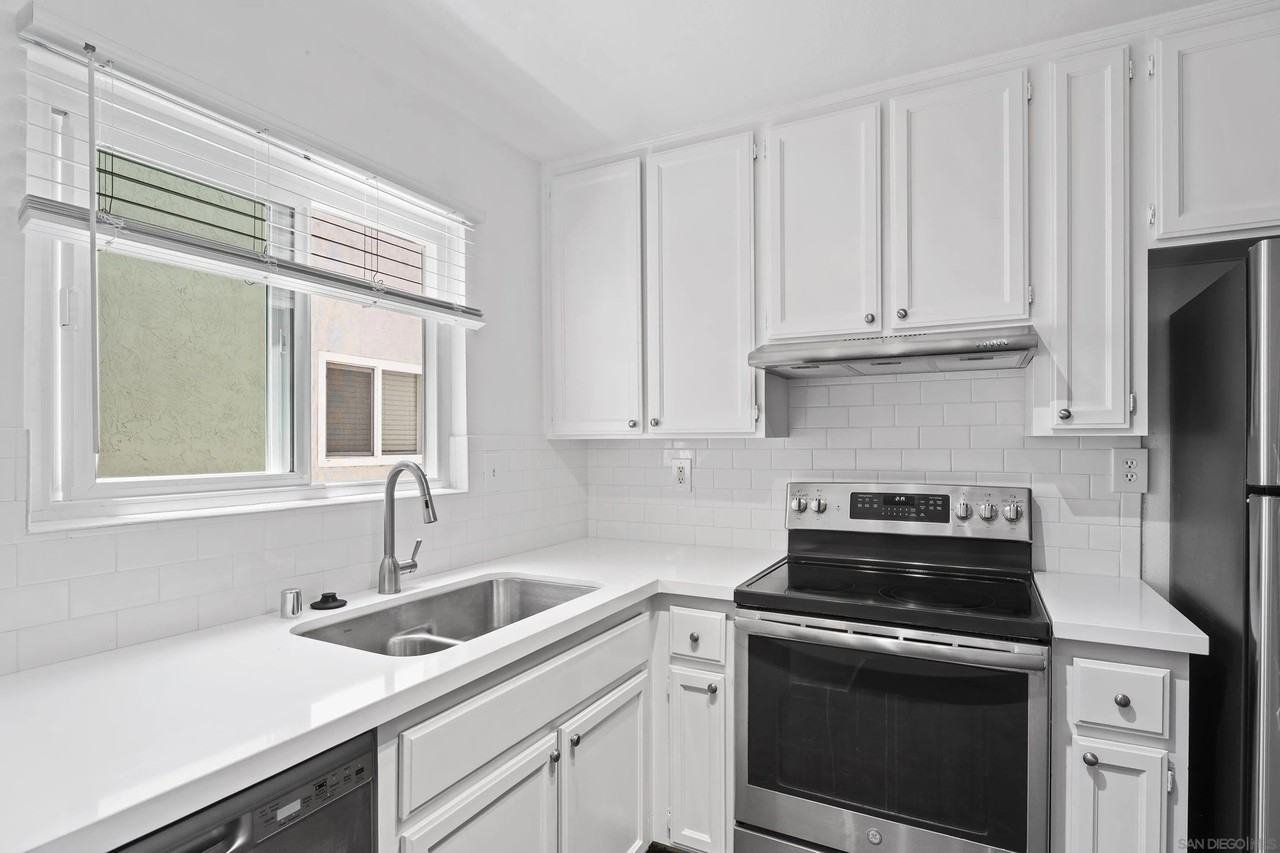 512 Sandalwood Pl #7 - Photo 6 of 30