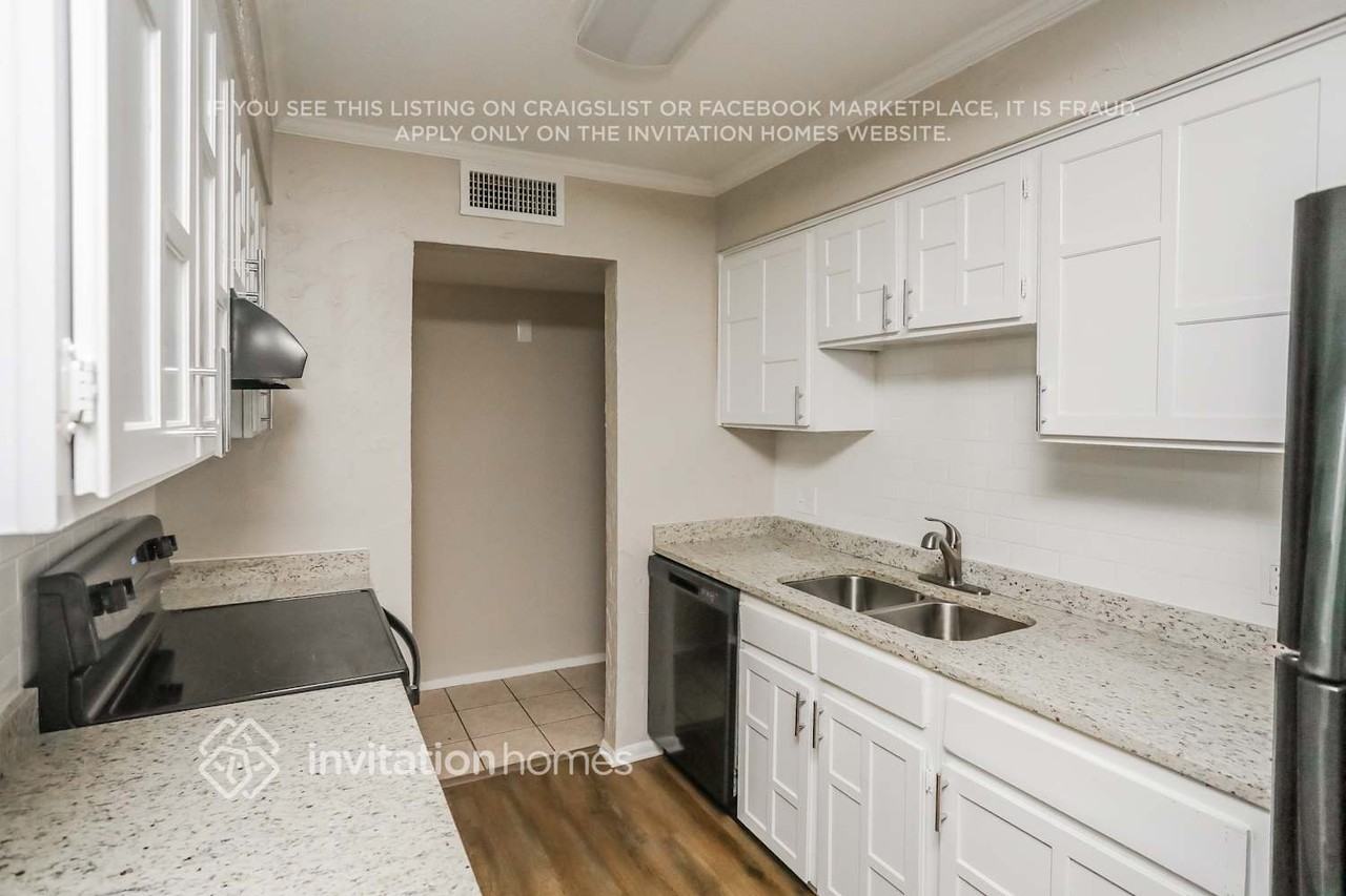 1613 Willowbrook St - Photo 4 of 16