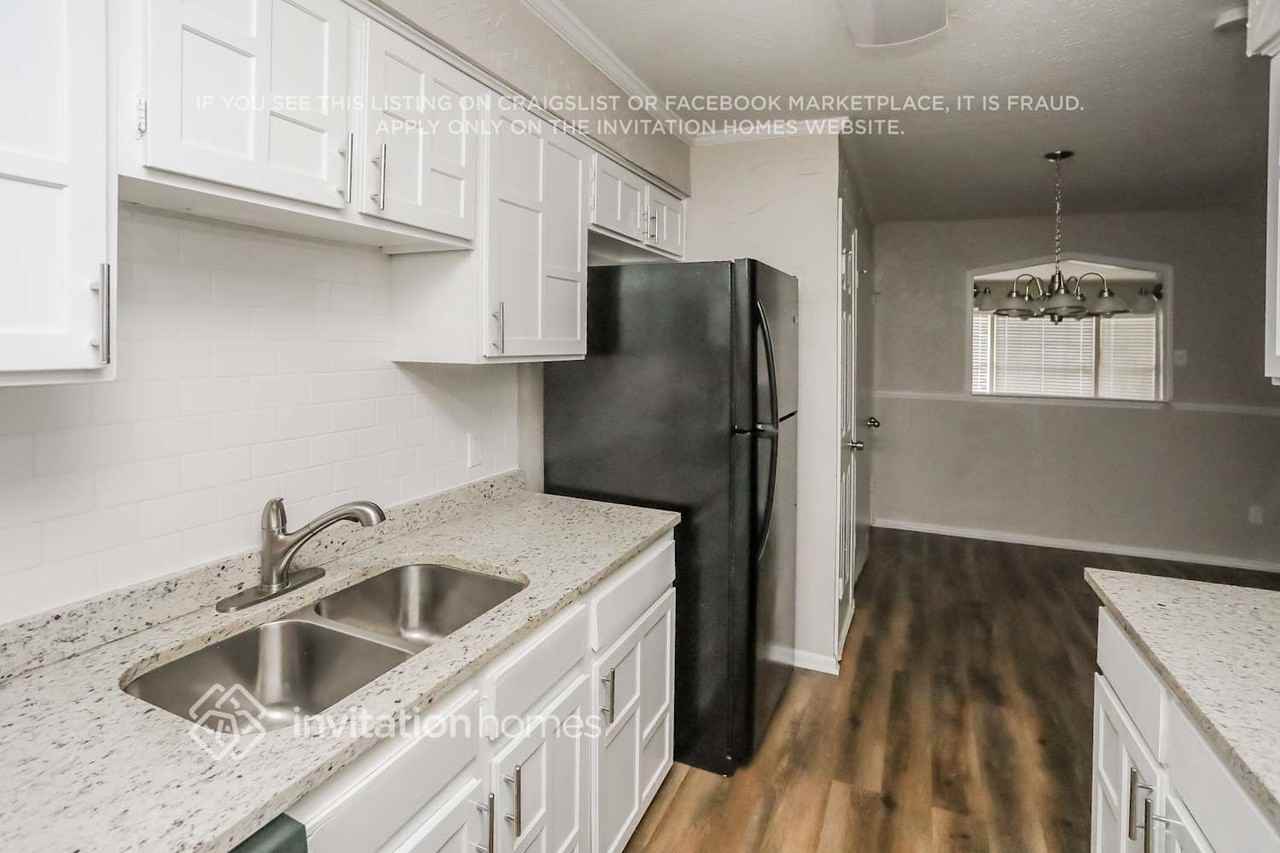 1613 Willowbrook St - Photo 5 of 16