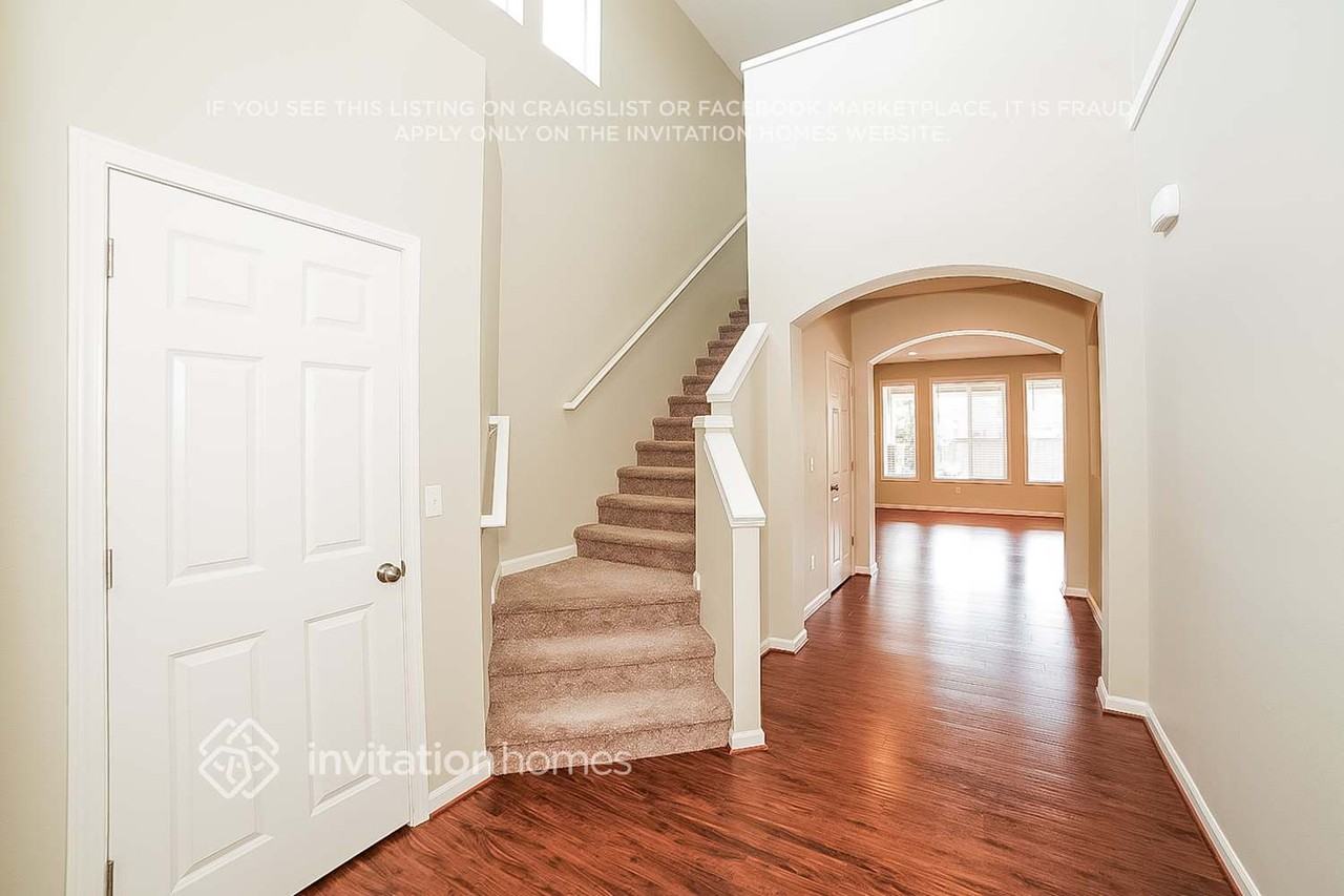 8114 164th St E - Photo 2 of 19