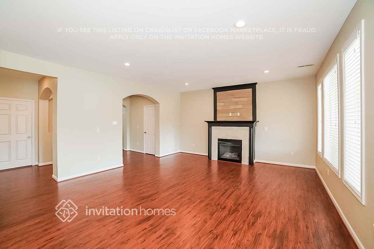 8114 164th St E - Photo 3 of 19