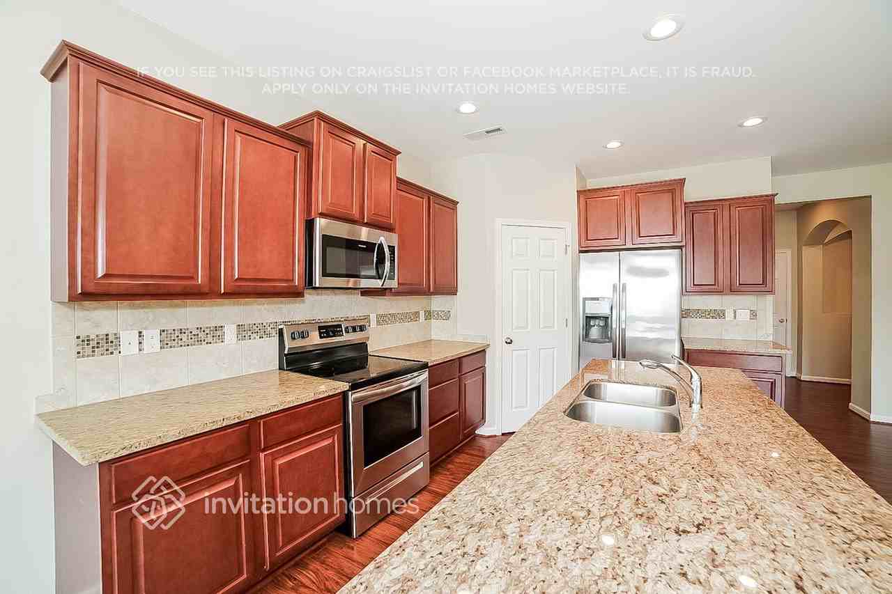 8114 164th St E - Photo 6 of 19