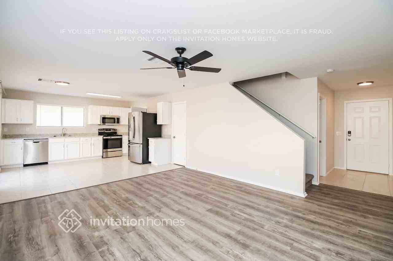 1546 S Danielson Way - Photo 4 of 16