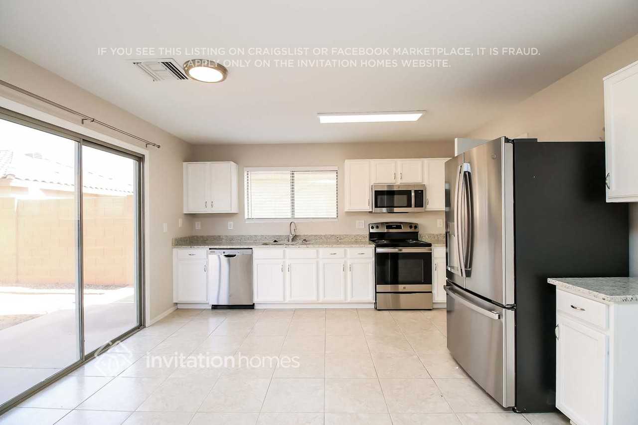 1546 S Danielson Way - Photo 5 of 16