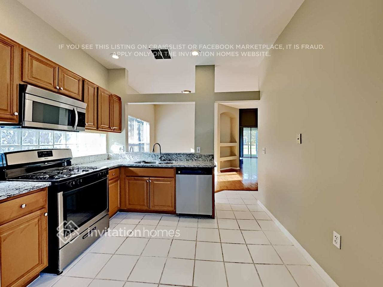 12331 Hollybush Ter - Photo 7 of 18