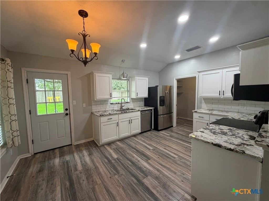 114 Palomino Ln - Photo 3 of 11